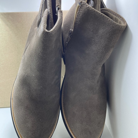 BNIB Clark Sharon Spring Olive Suede - Picture 7 of 11